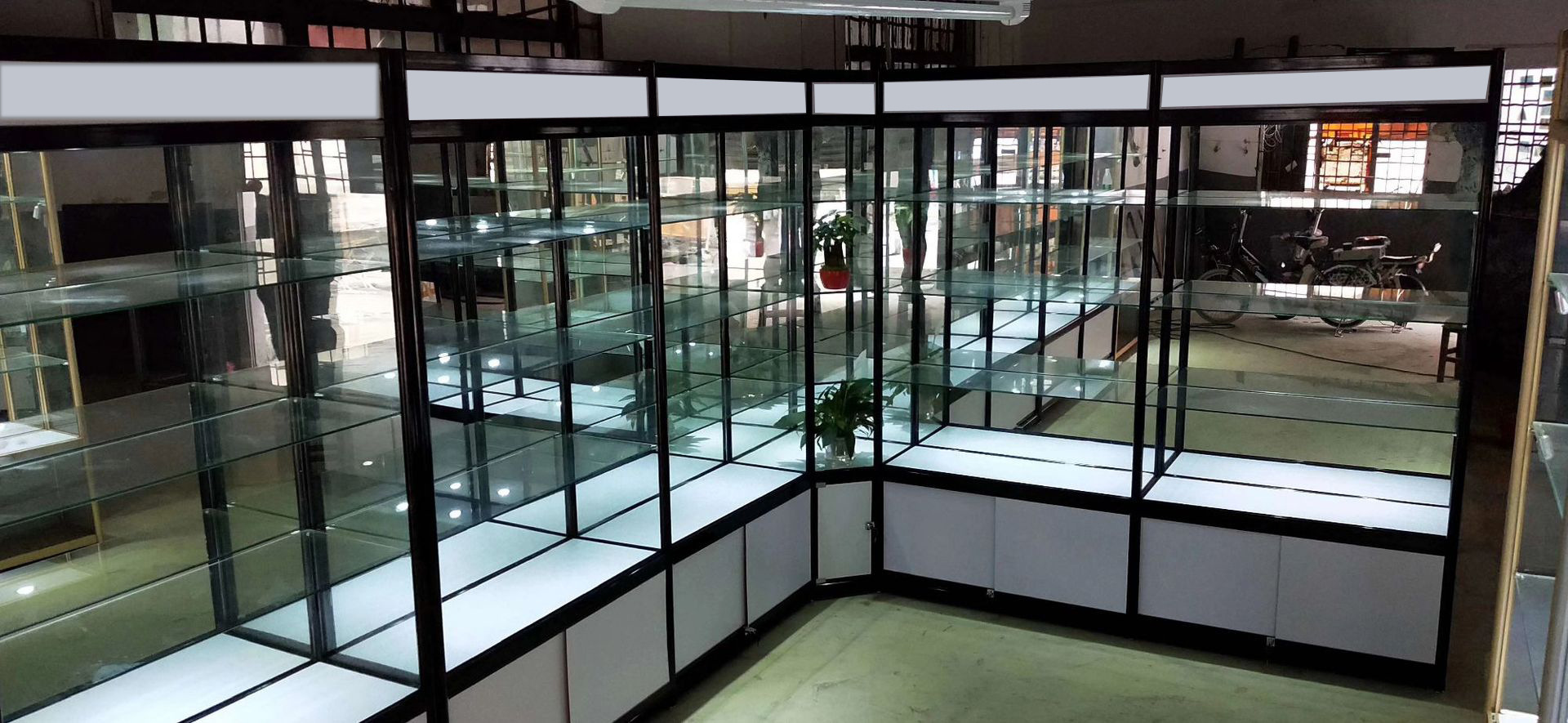 匠心獨運 解讀古董與奢侈品展示柜的藝術與技術